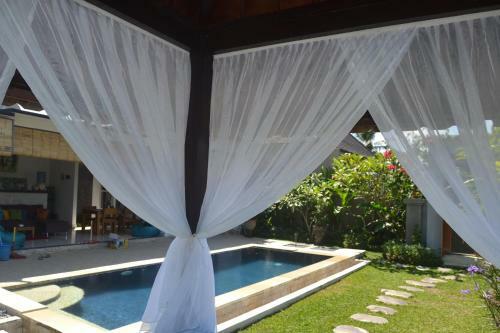 Ratna Villa