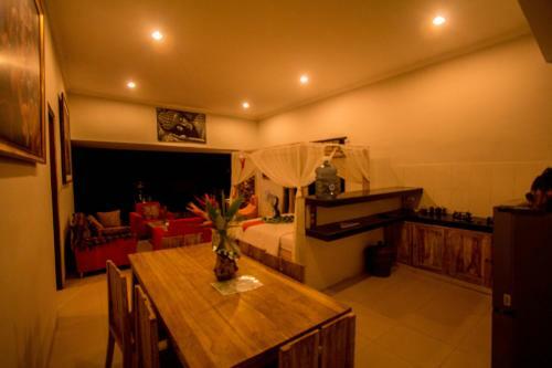 Ratna Villa
