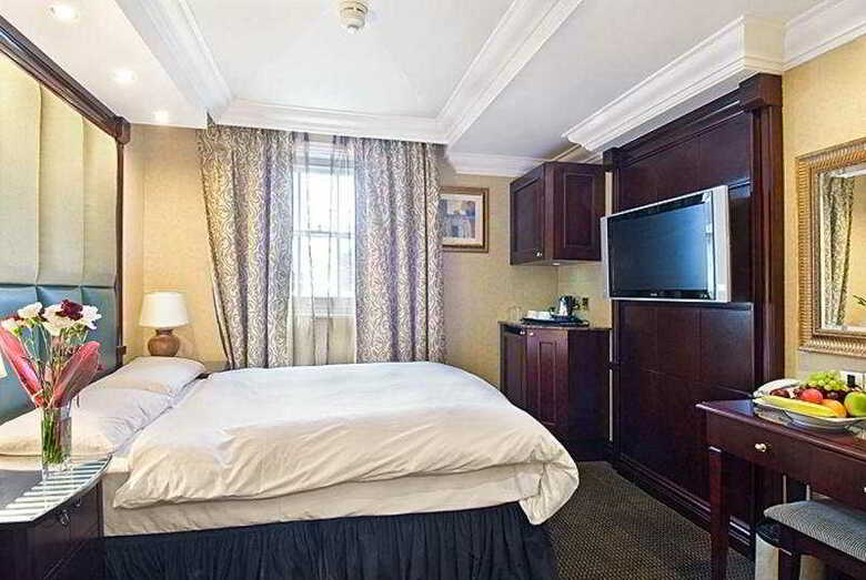 Hotel Inhabit