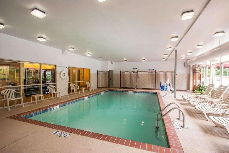 Hotel Comfort Inn & Suites