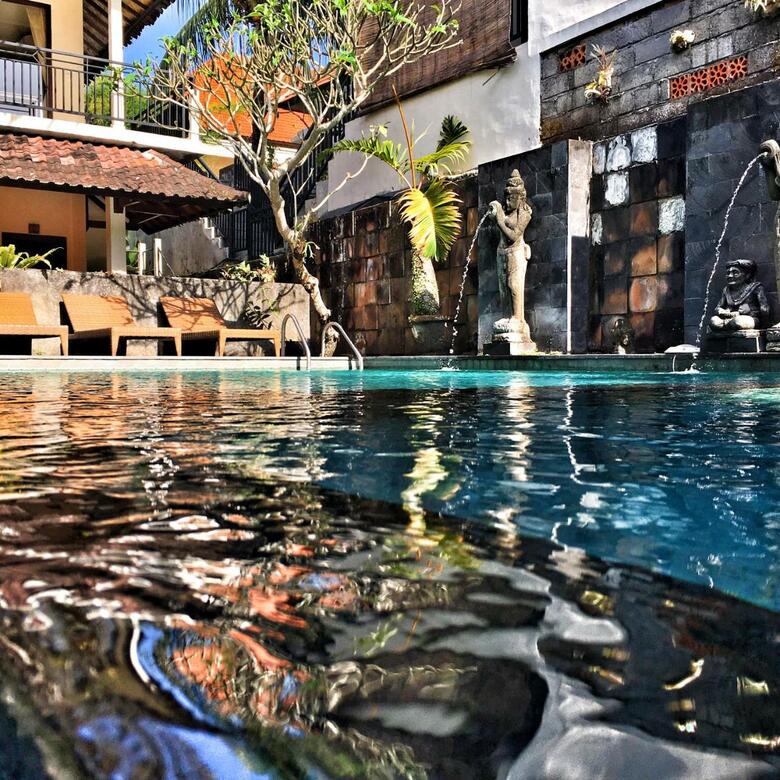 Hostal Merthayasa Bungalows