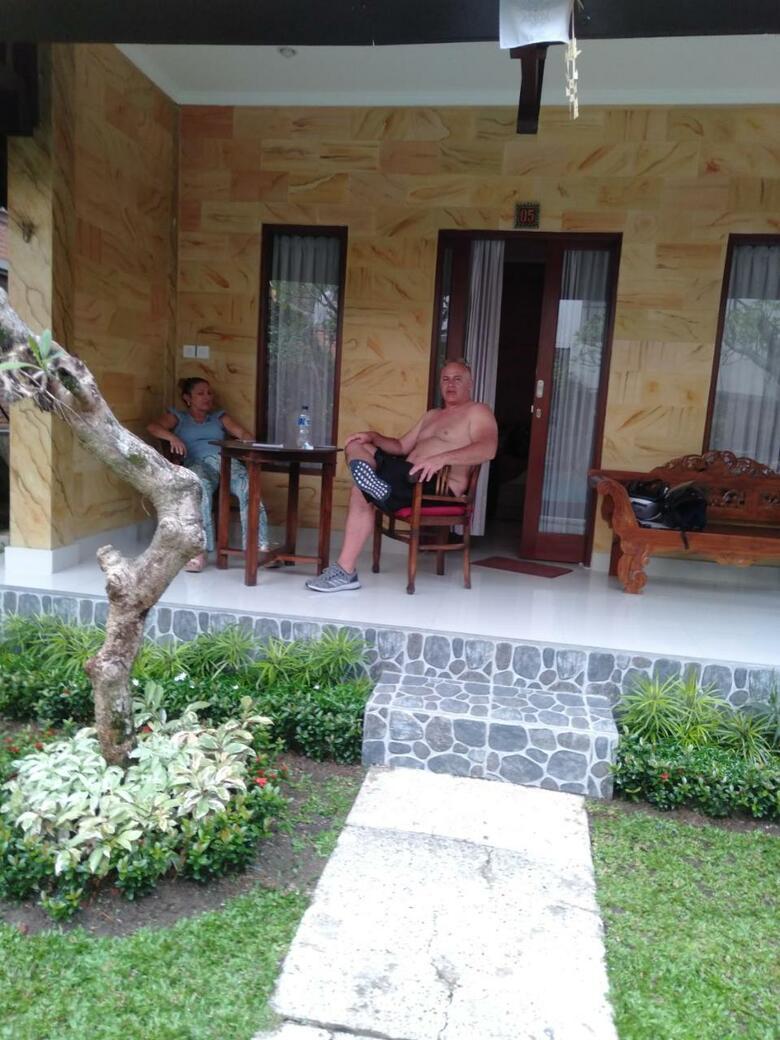 Hostal Merthayasa Bungalows