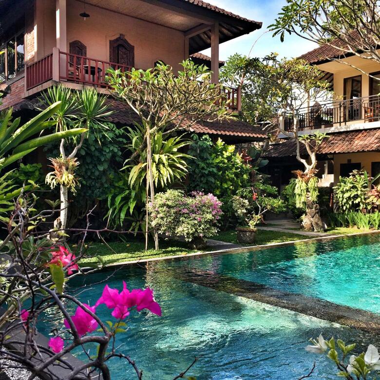 Hostal Merthayasa Bungalows