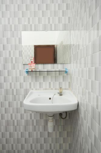 Hostal Oyo 524 Makuta Hotel