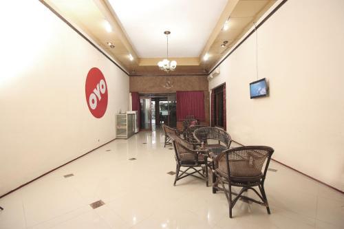 Hostal Oyo 524 Makuta Hotel