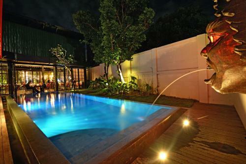 Hotel Sama Sama Suites & Restaurant