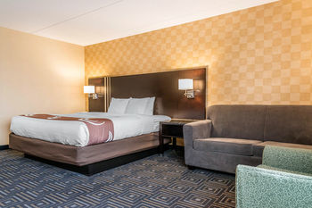 Hotel Quality Inn & Suites Airport