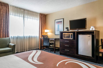 Hotel Quality Inn & Suites Airport