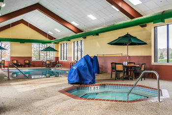 Hotel Quality Inn & Suites Airport