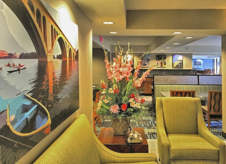 Hotel Georgetown Suites