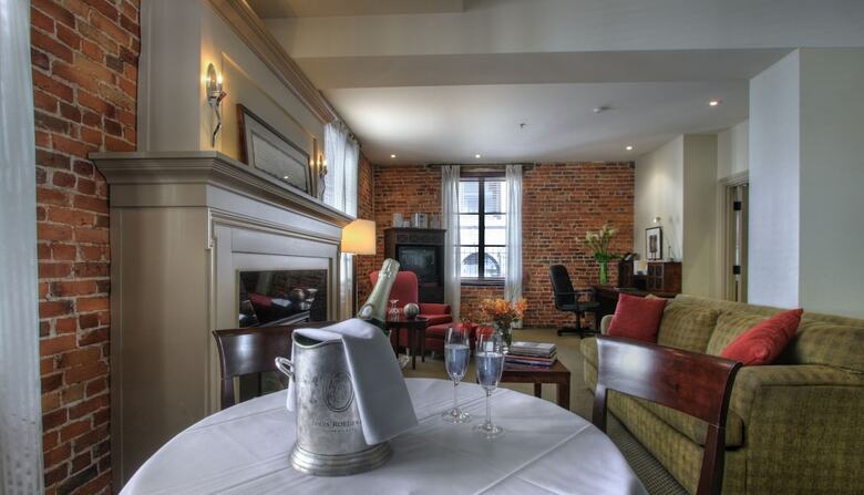 Nelligan Hotel
