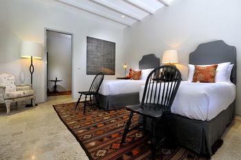 Hostal Room & Vespa 2