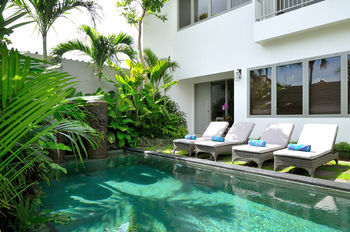 Hostal Room & Vespa 2