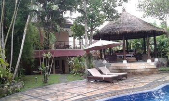 Hostal Gajah Biru Bungalows