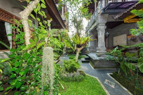 Hostal Bali Moon Guest House