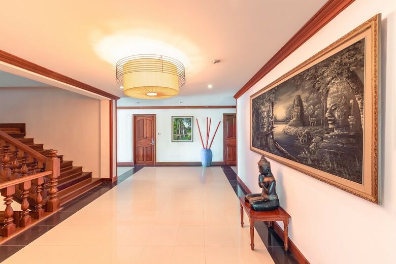 Royal Crown Hotel