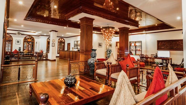 Royal Crown Hotel