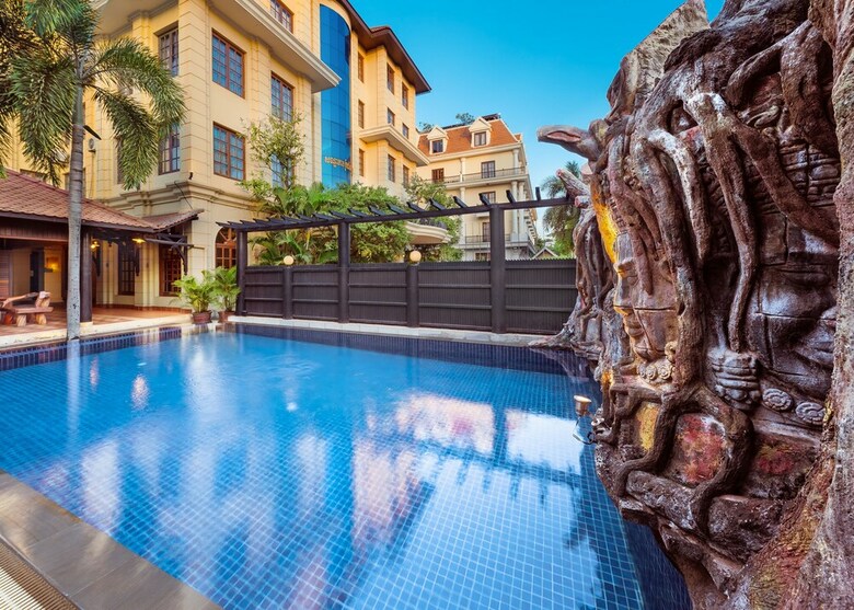 Royal Crown Hotel