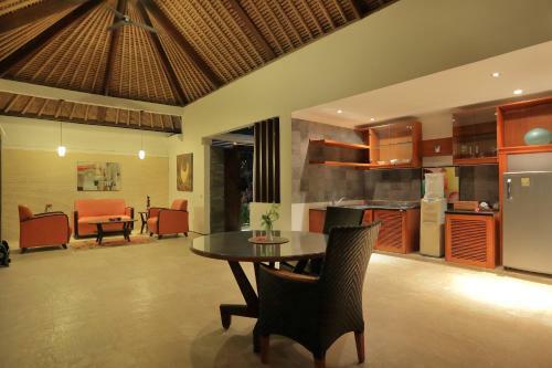 Bed & Breakfast Puri Mas Spa Resort