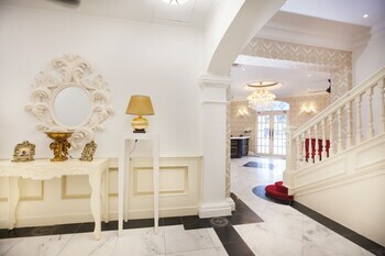 Deluxcious Heritage Hotel