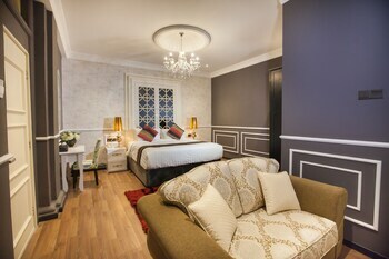 Deluxcious Heritage Hotel