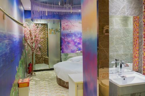 Hotel Theme Was Love Jiangwan Branch