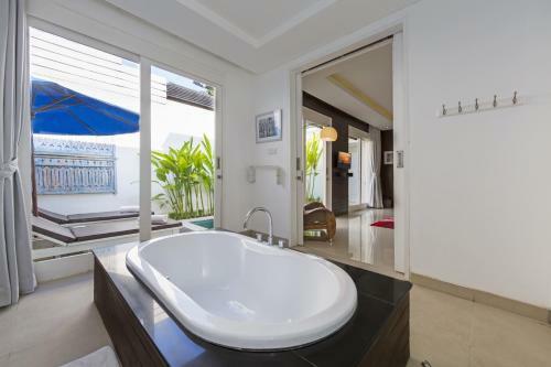 Crown Astana Villas Seminyak
