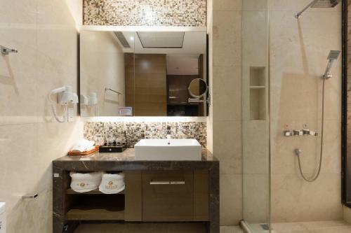 Guangzhou Yicheng Poly Central Pivot Apartment