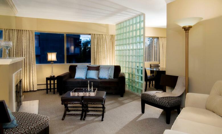 Hotel The Rosellen Suites At Stanley Park (.)