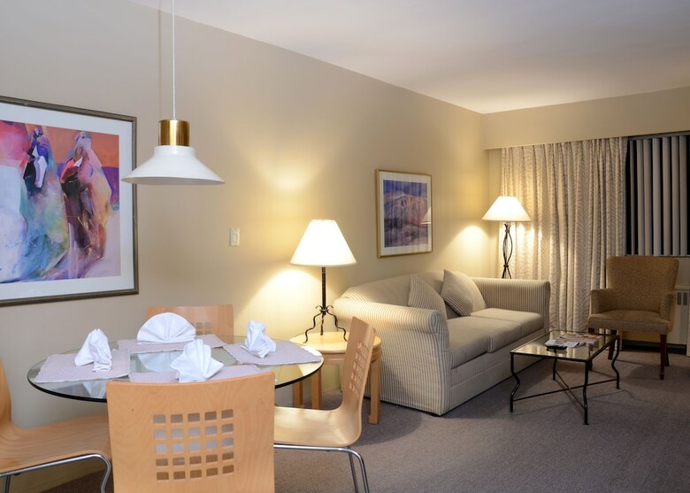 Hotel The Rosellen Suites At Stanley Park (.)