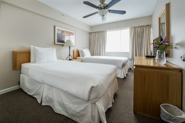 Hotel The Rosellen Suites At Stanley Park (.)