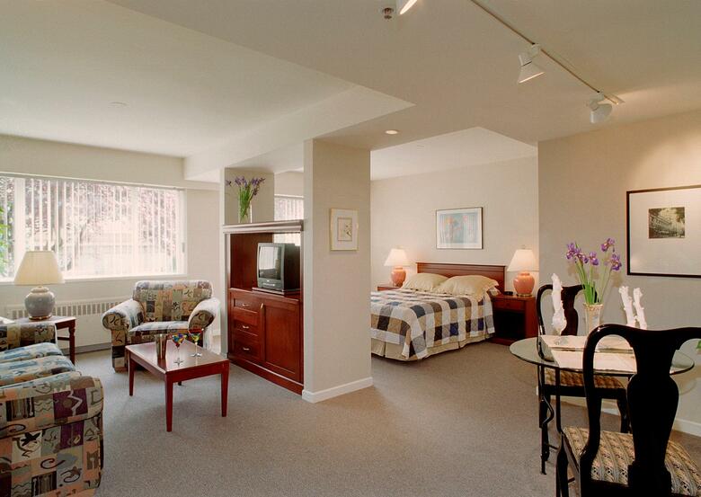 Hotel The Rosellen Suites At Stanley Park (.)