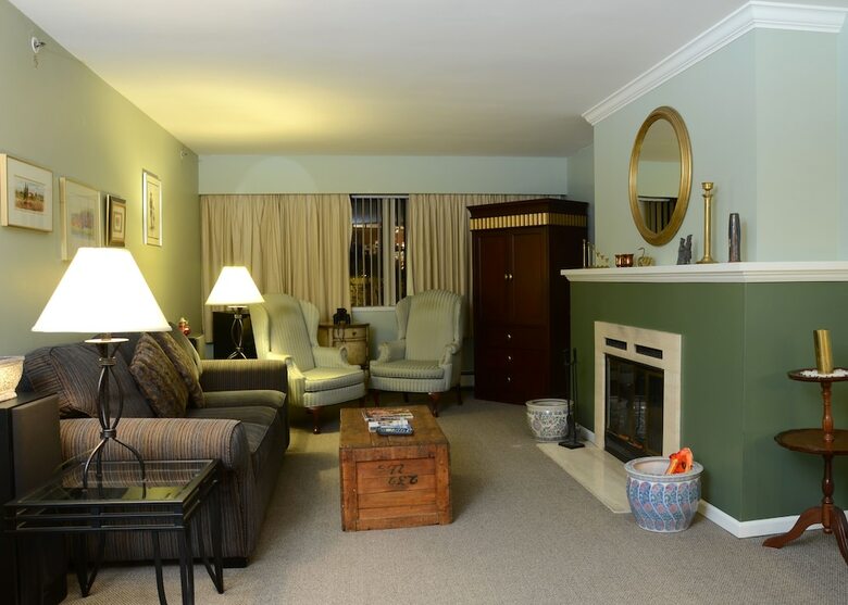 Hotel The Rosellen Suites At Stanley Park (.)