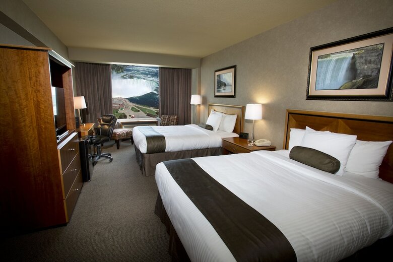 Oakes Hotel Overlooking The Falls