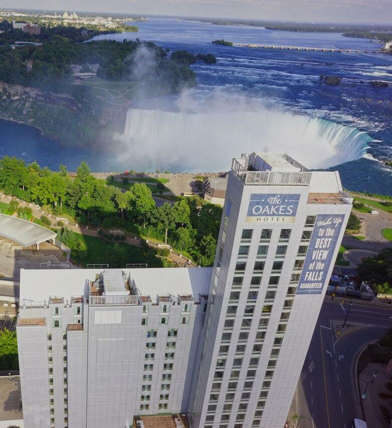 Oakes Hotel Overlooking The Falls