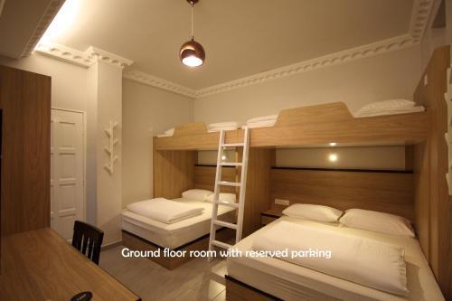 Hostal Shamrock Guest House
