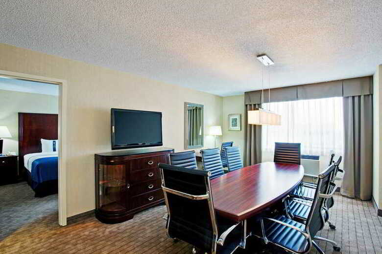 Holiday Inn Hotel & Suites Winnipeg Downtown