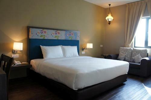 The Grand Jade Hotel