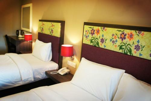The Grand Jade Hotel