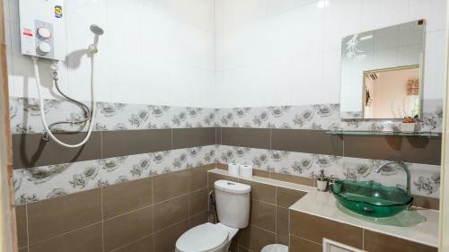 Hostal Bangtao Guest House