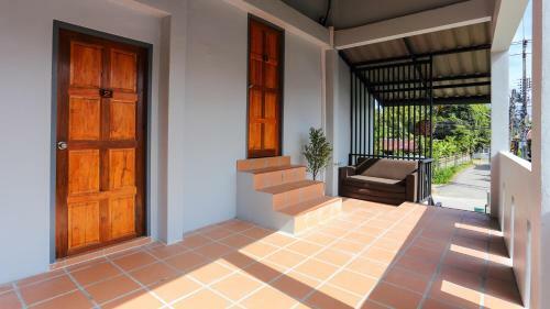Hostal Bangtao Guest House