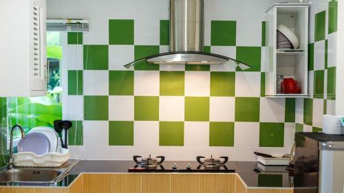 Hostal Bangtao Local House Rental