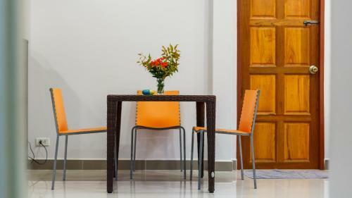 Hostal Bangtao Local House Rental