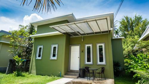 Hostal Bangtao Local House Rental