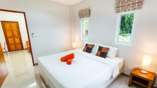 Hostal Bangtao Local House Rental