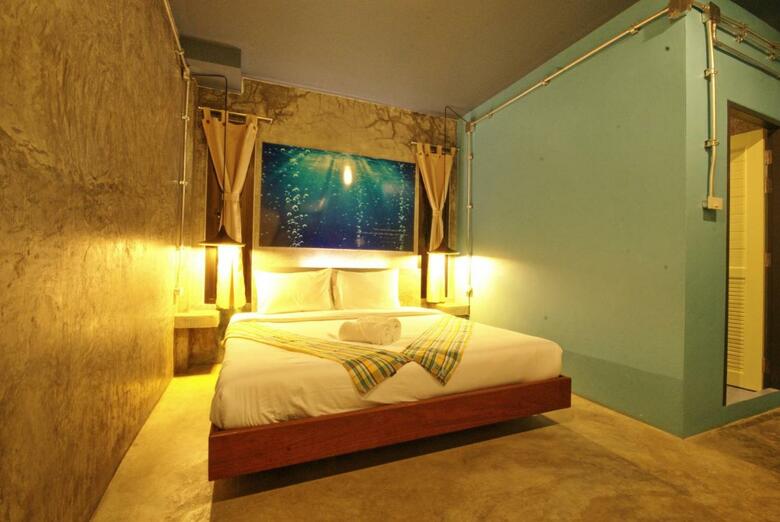 Hostal Khaolak Seafan Bed & Breakfast