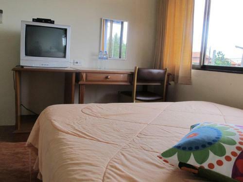 Hostal Khaolak Seafan Bed & Breakfast