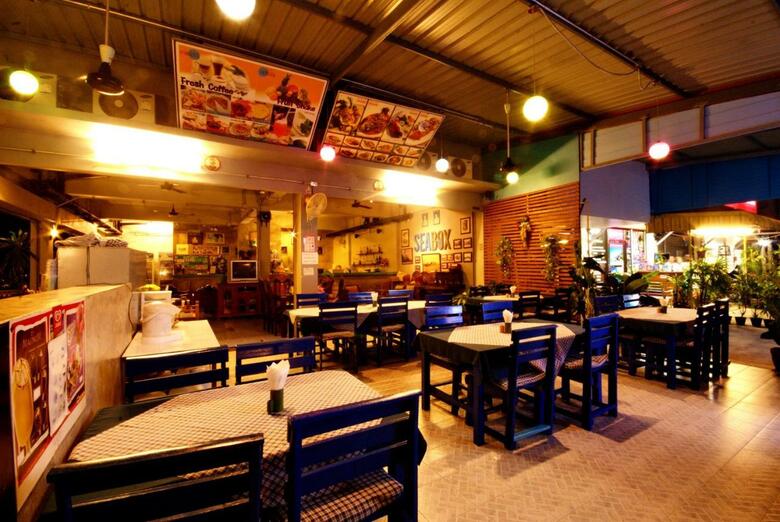 Hostal Khaolak Seafan Bed & Breakfast
