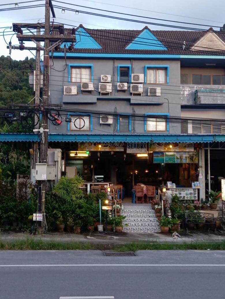 Hostal Khaolak Seafan Bed & Breakfast