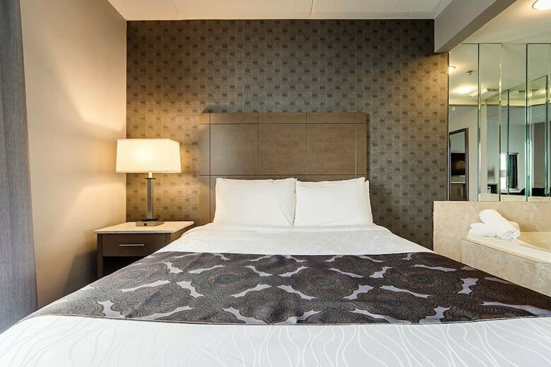 Hotel Monte Carlo Inns - Brampton Suites